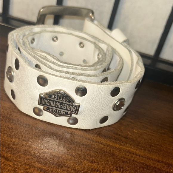 Harley-Davidson White Belt with Silver Accents - Picture 11 of 17
